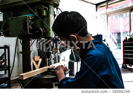 Manufacturing Engineer Woodworker Manufacturing Engineer Woodworker 38998299