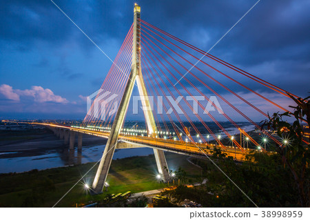 台灣高雄高屏溪斜張橋與佛陀紀念館Asia Taiwan Kaohsiung Bridge 台灣高雄高屏溪斜張橋與佛陀紀念館Asia Taiwan Kaohsiung Bridge 38998959