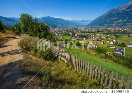 Small town in mountains 38999799
