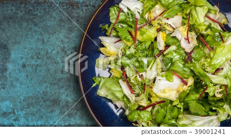 Fresh green salad 39001241