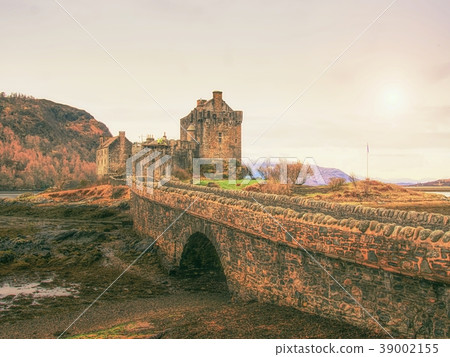 Tides in the lake at Eilean Donan Castle, Scotland 39002155