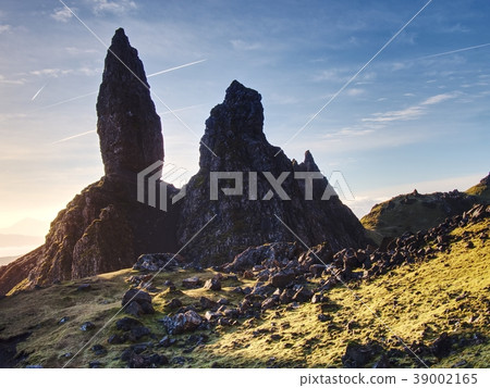Old Man of Storr, one of famous wonders in world 39002165