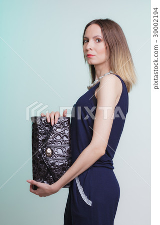Elegant fashion woman with leather handbag Elegant fashion woman with leather handbag 39002194