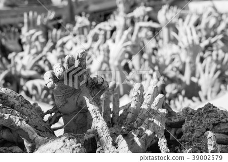 Wat Rong Khun-從地獄延伸出來的一隻手 Wat Rong Khun-從地獄延伸出來的一隻手 39002579