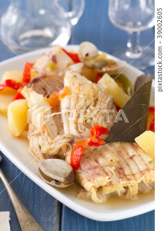 fish stew on white dish with wine fish stew on white dish with wine 39002605