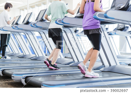 Fitness gym woman exercise fitness club 39002697