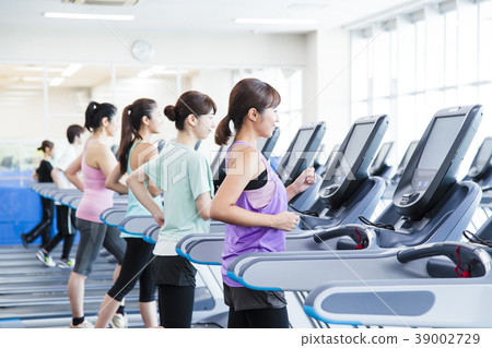 Fitness gym woman exercise fitness club 39002729