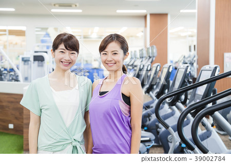 Fitness gym woman exercise fitness club Fitness gym woman exercise fitness club 39002784