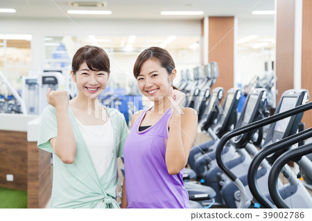 Fitness gym woman exercise fitness club Fitness gym woman exercise fitness club 39002786
