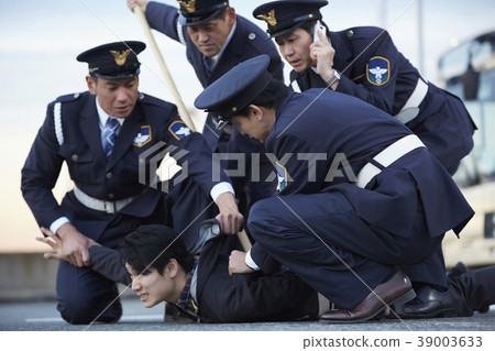 Security guard working Security guard working 39003633