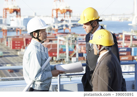 Businessman construction 39003891