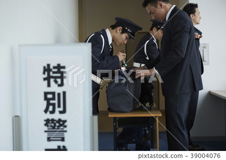 Security officer briefing session 39004076