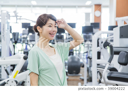 Fitness gym woman exercise 39004222