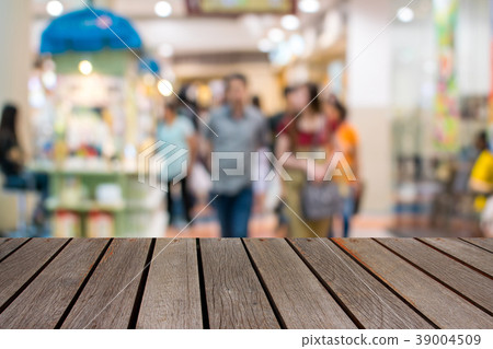 blurred image people in shopping mall with bokeh. blurred image people in shopping mall with bokeh. 39004509