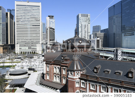 Tokyo cityscape in Japan Tokyo station Marunouchi station square Renewal and blue sky. Related P search is Tokyo station square renewal scenery photograph 39005183