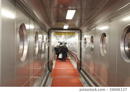 Boarding bridge 39006137