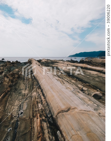 由衝浪和風蝕形成的特殊海岸 由衝浪和風蝕形成的特殊海岸 39006220