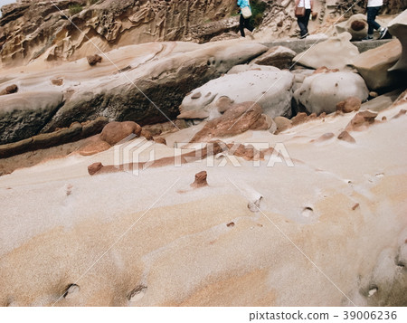 Rock erosion and fossils 39006236