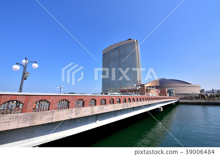 Fukuoka cityscape Yokatopia Bridge Sea Hawk Fukuoka Dome 39006484