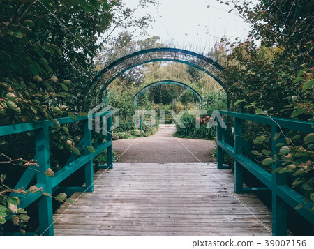 Arched green gardens and bridges Arched green gardens and bridges 39007156