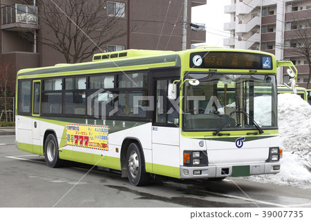 岩手交通巴士（花卷/舊國際高速巴士）在北上市站前停下 39007735