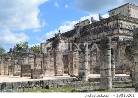 Between the Temple of the Warrior and the Thousand Pillars (Chichen Itza) 39010201