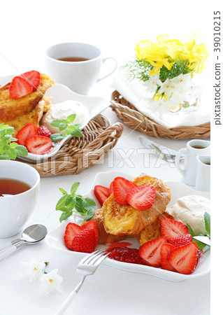 Strawberry toast 39010215