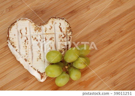 Neufchatel cheese Neufchatel cheese 39011251