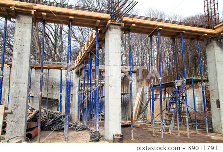 Strengthening the foundation of the second floor 39011791