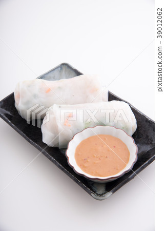 spring rolls with nuts sauce 39012062