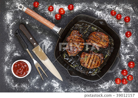 Grilled, steak, beef, balsamic, rosemary, stone  39012157