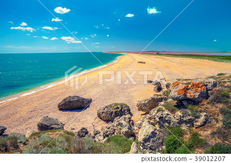 Panoramic view of Pink lake and the sea 39012207