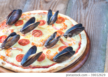 Pizza with seafood Pizza with seafood 39012629