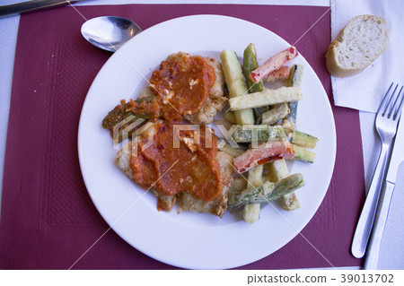 Food dish with cholesterol fat Food dish with cholesterol fat 39013702