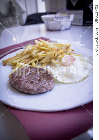 Food dish with cholesterol fat 39013703