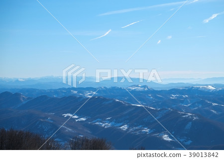 Umbria valley in a snowy winter morning from the mountains Umbria valley in a snowy winter morning from the mountains 39013842