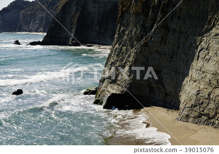 Fisherman coast (Isui city, Chiba prefecture) 39015076
