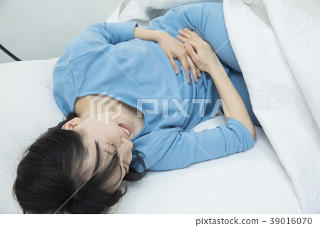 stomach ache   39016070