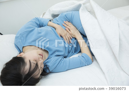 腹痛 腹痛 39016073
