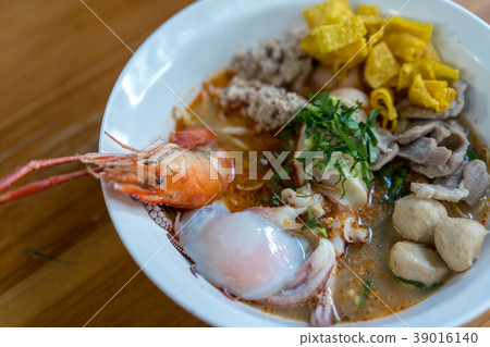 A Big bowl of spicy seafood noodles soup A Big bowl of spicy seafood noodles soup 39016140