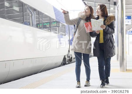Friends, Couples, Train, Travel, KTX, Gangneung Station, Gangneung, Gangwon-do Friends, Couples, Train, Travel, KTX, Gangneung Station, Gangneung, Gangwon-do 39016276