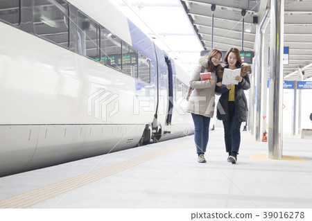 Friends, Couples, Train, Travel, KTX, Gangneung Station, Gangneung, Gangwon-do Friends, Couples, Train, Travel, KTX, Gangneung Station, Gangneung, Gangwon-do 39016278
