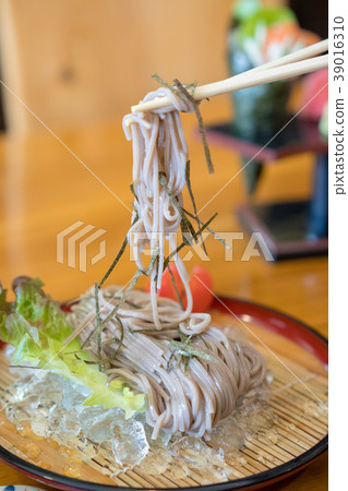Soba noodles japanese food 39016310