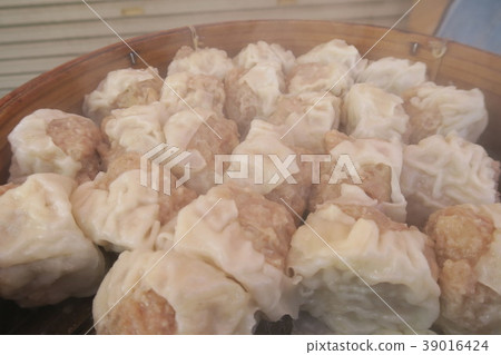 Chinese Steamed Dumplings  39016424