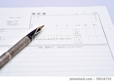Fountain pen and resume 39016720