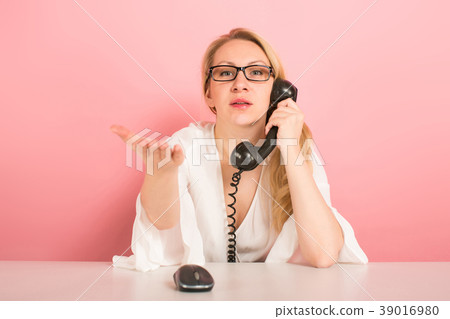 Angry businesswoman with vintage telephone 39016980