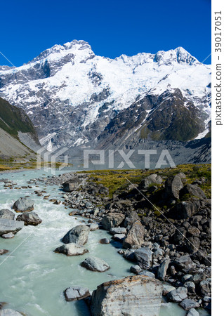 «New Zealand» Mount Cook Mt Sefton and Hooker River 39017051