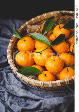 Yellow mandarin fruits Yellow mandarin fruits 39018169