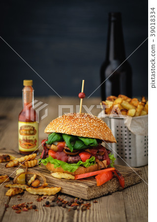 Fresh tasty burger and french fries 39018334