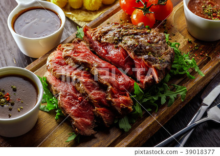 Juicy rare sliced grilled fillet steak 39018377